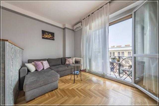 Astoria Balcony Apartment